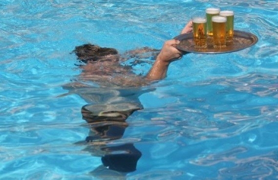 Pincér! Kérnénk 4 pohár sört...