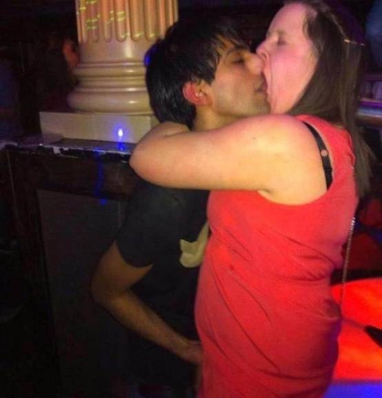 Egy romantikus pillanat, az esti buliból