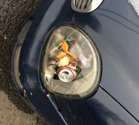 Nem volt a környéken kuka?