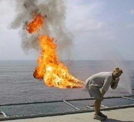 Hogy mondod másképp azt, hogy fingottál?