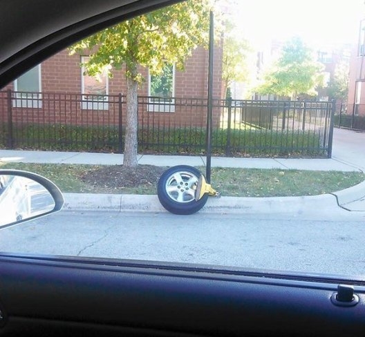 Büntetés helyett, inkább beáldozott egy felnit