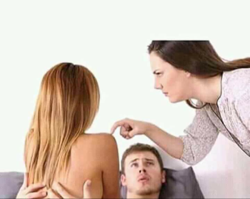 Elnézést hölgyem, de ön az én helyemen ül!