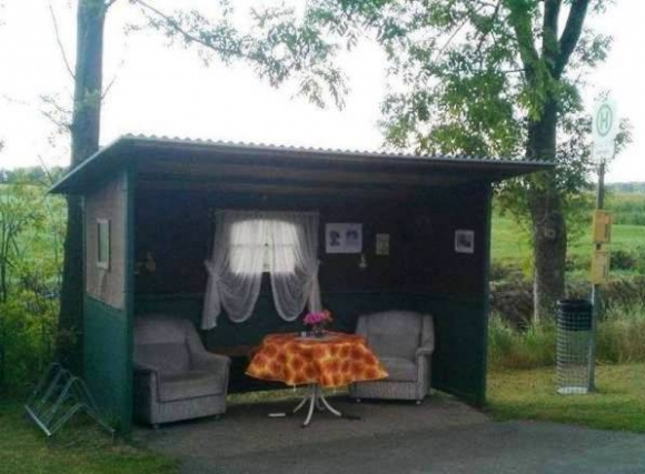 Full extrás buszmegálló