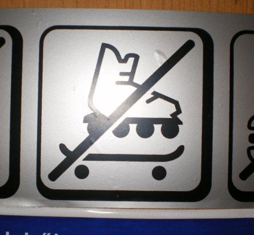 Gördeszkán görkorcsolyázni tilos!