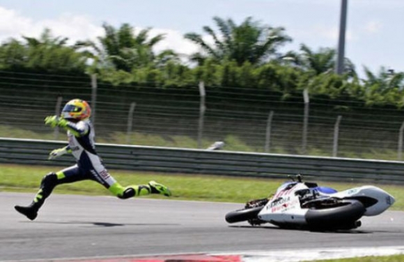 Rohadt lassú ez a motor, futva előbb célba érek!