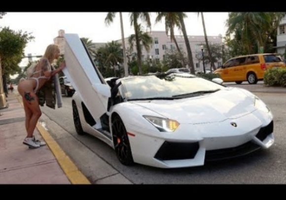 Akinek nem inge, ne vegye magára