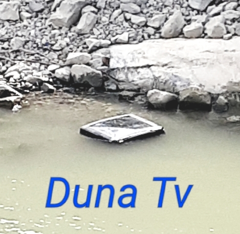 Eközben a budai alsó rakparton