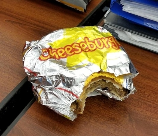 Valaki nagyon éhes volt...