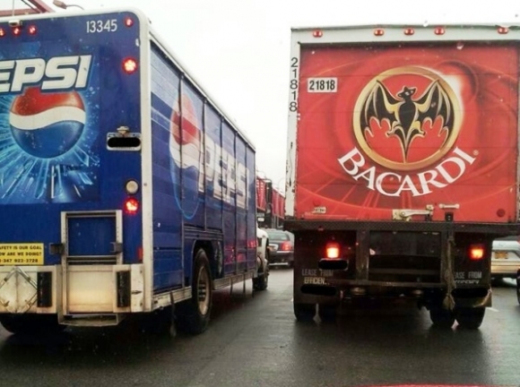 Istenem! Kérlek, ütközzenek össze!