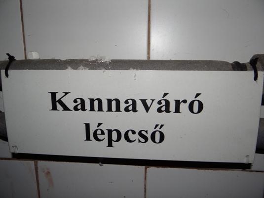 Lejárat a boros pincébe