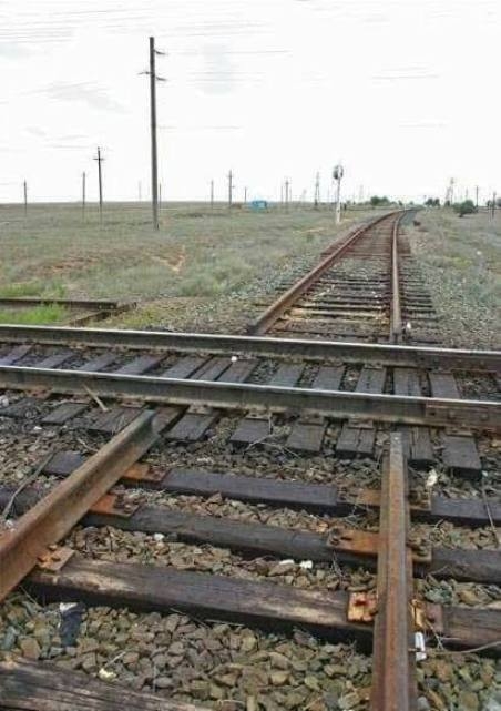 Mivel táblát nem látok, gondolom jobbkéz-szabály van :P