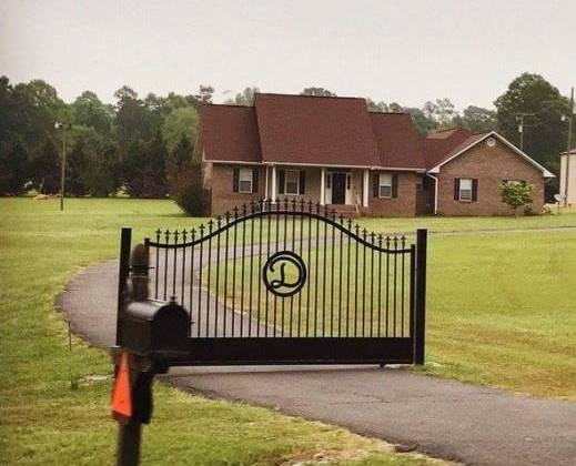 Ha elmész otthonról, mindig zárd be a kaput!