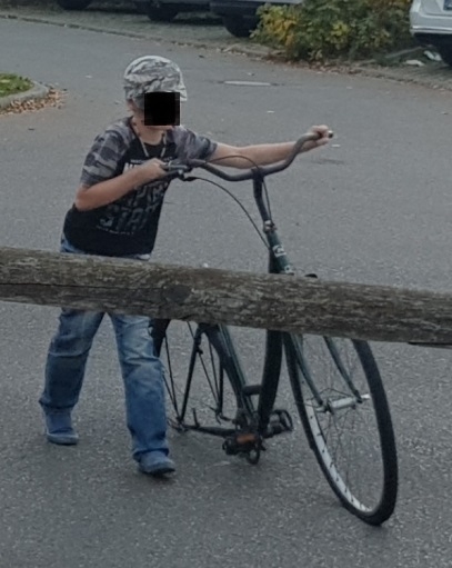 Amikor apád lezárja a bicajt, de téged meg...