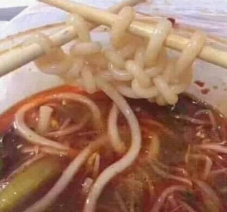 Tegnap elvittük a nagyit egy kínai étterembe...