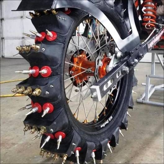 Ha télen, jeges úton is szeretnél motorozni