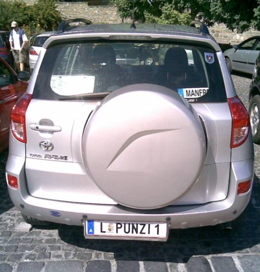 Tihanyban fotózták a nap rendszámát