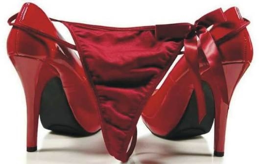 Egy jól nevelt nő, így veszi le a cipőjét a bejáratnál