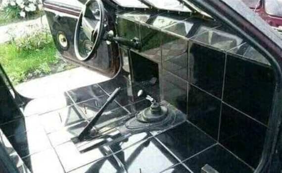 Amikor egy kárpitos kéne, de csak burkoló ismerősöd van!