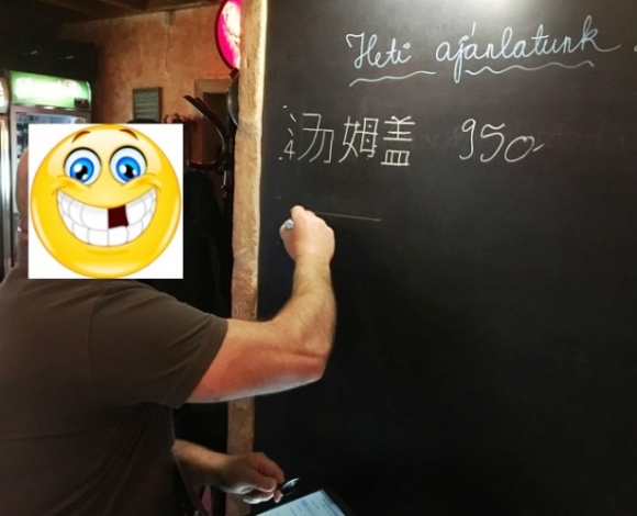 A Baranya megyei Mohácson járunk, egy étteremben