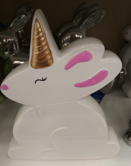 Az egyszarvú megtolta a nyuszit