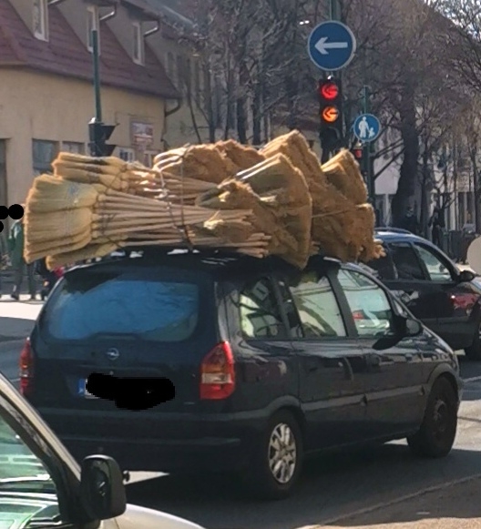 2 tippünk lenne hirtelen...