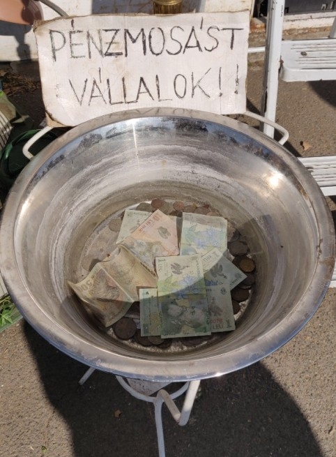 Eközben a pécsi vásárban