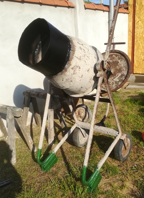 Ha kicsi a betonkeverő egy ezermester megoldja!