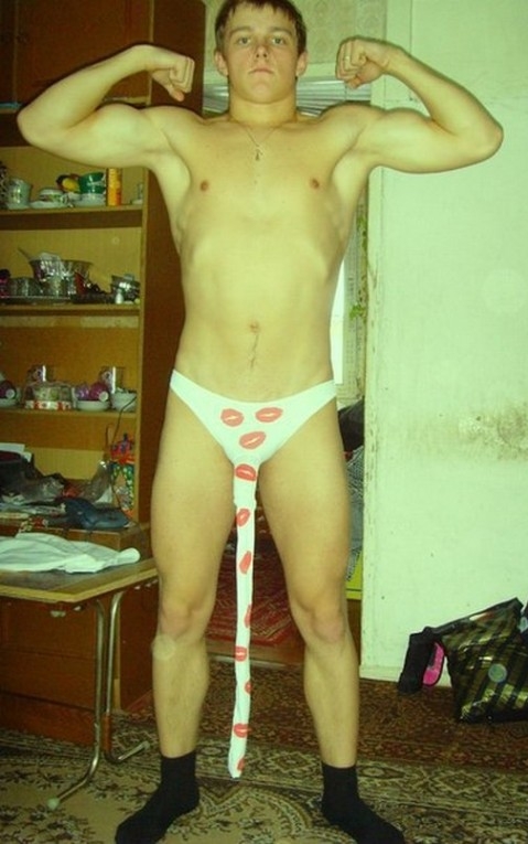 Szása ráfeszített