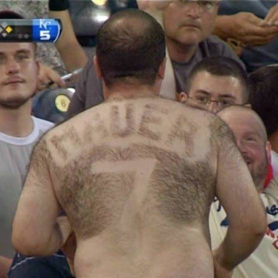 Ő nem költ drága mezekre