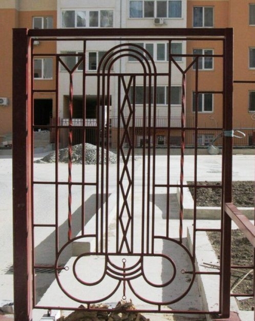 Egy f@sza kis bejárati kapu