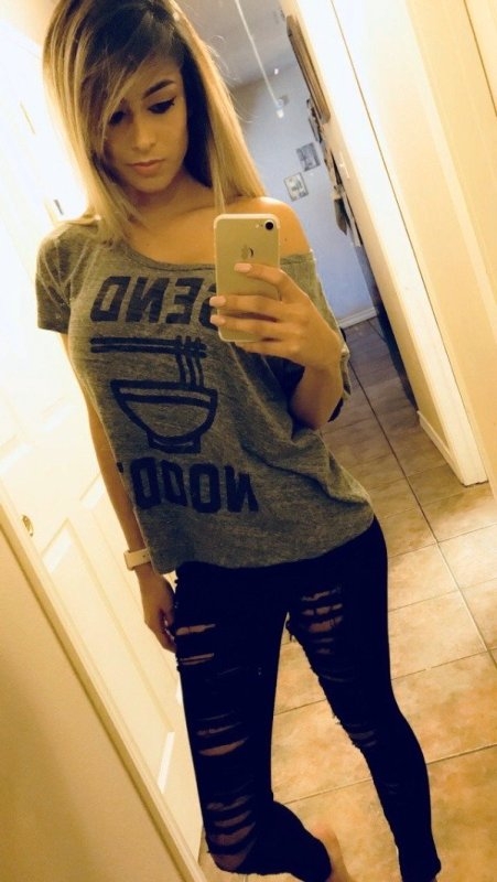 Egy bájos tini szelfi