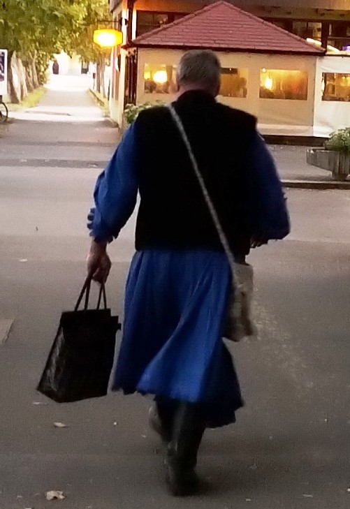 Laci betyár vásárolni indult