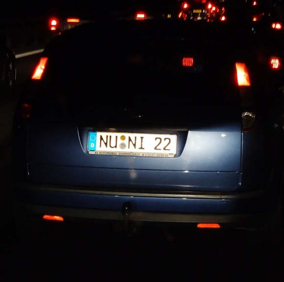 A német autópályán fotózták a nap rendszámát