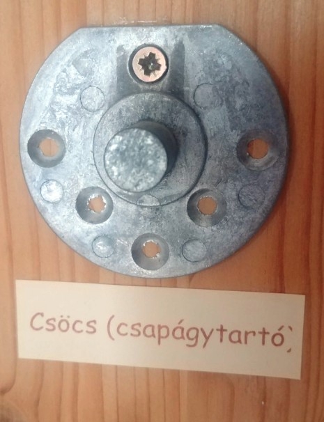 Eközben a redőnyboltban...