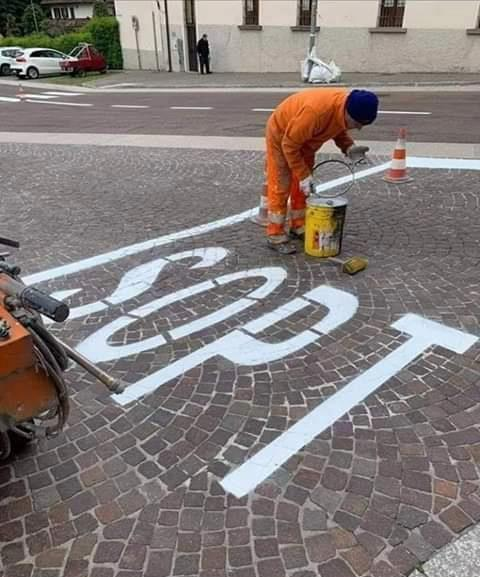 Aki dolgozik, az hibázik...