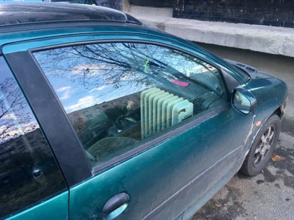 Van aki nem hiszi...