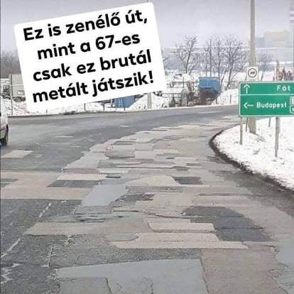 Ez is zenélő út....