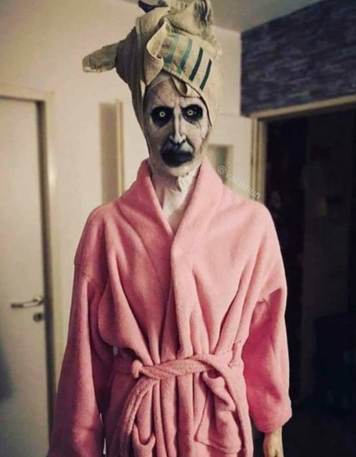 Hétfőn reggel, smink előtt