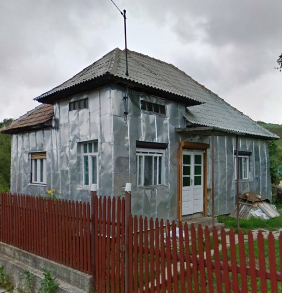 - Fater, nagyon málik a vakolat...