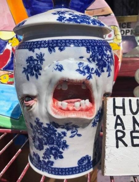 Elég bizarr egy alkotás